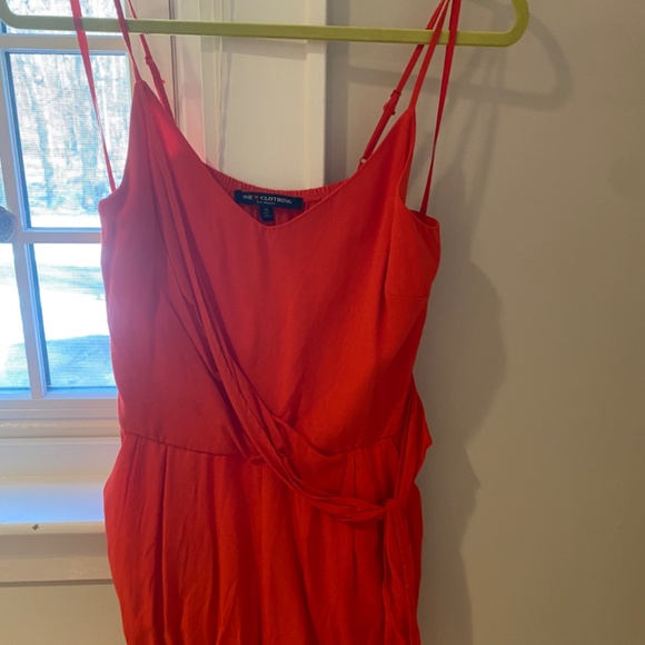 Red unworn romper - Picture 5 of 6